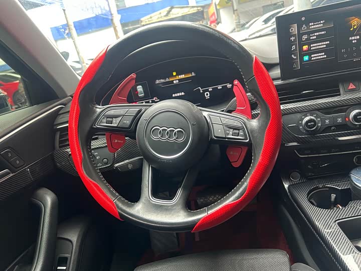 Фото 8 - Audi A4L