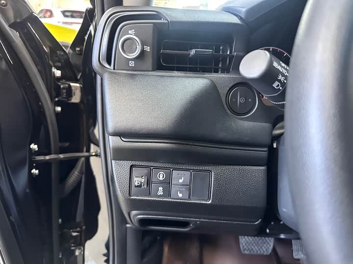 Фото 8 - Honda Vezel