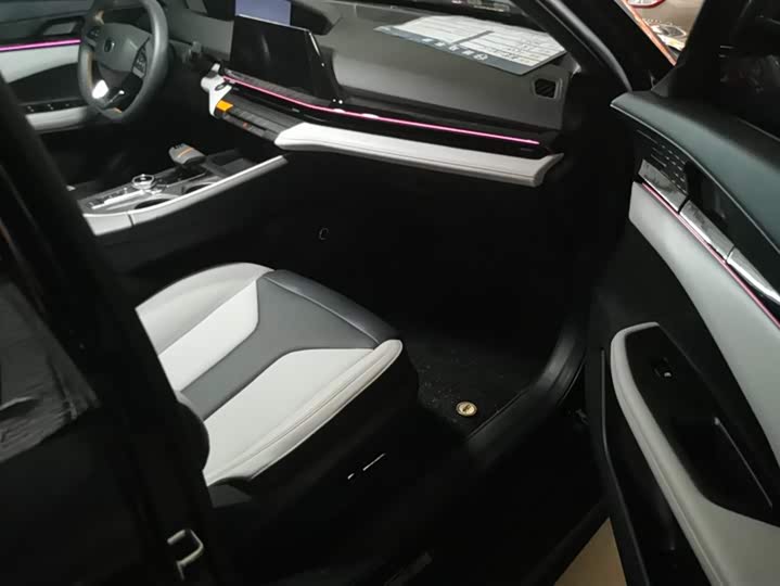 Фото 8 - Changan UNI-V Hybrid