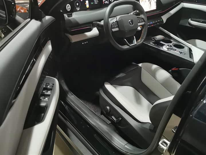 Фото 9 - Changan UNI-V Hybrid