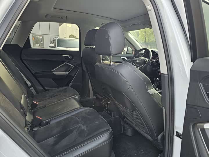 Фото 4 - Audi Q3