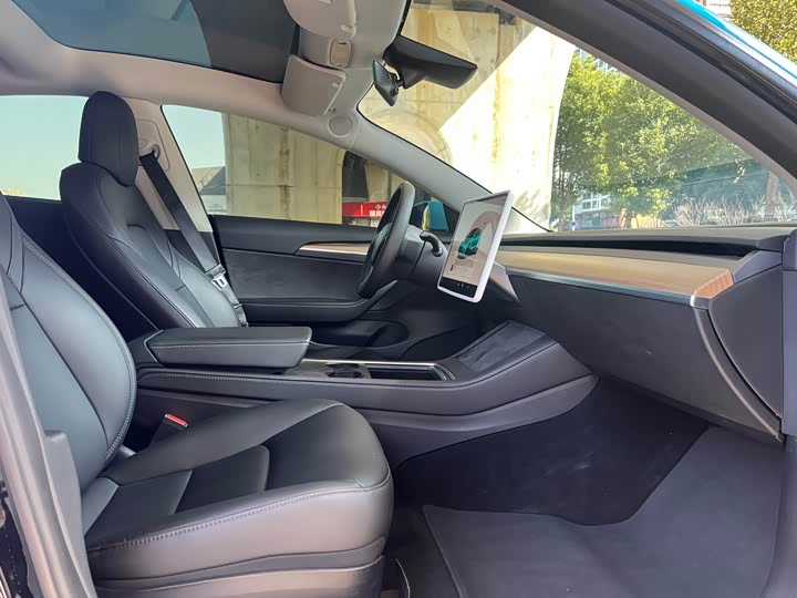 Фото 8 - Tesla Model 3