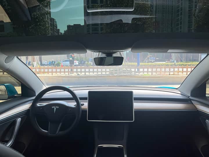 Фото 9 - Tesla Model 3