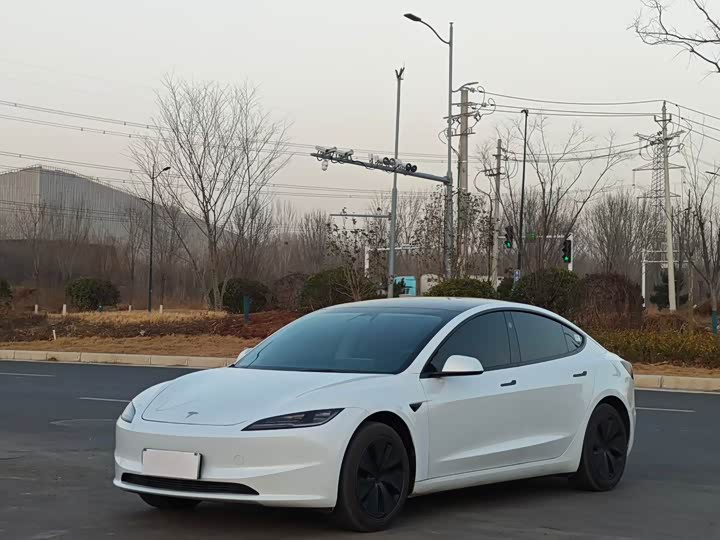 Фото 1 - Tesla Model 3