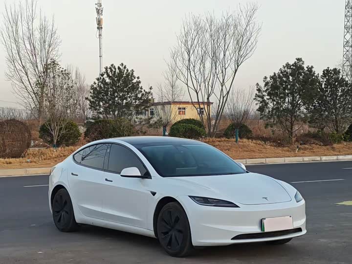 Фото 3 - Tesla Model 3