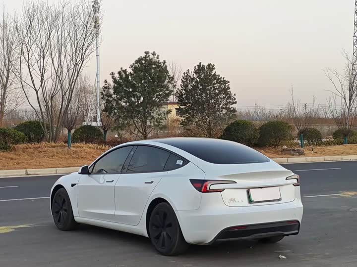 Фото 9 - Tesla Model 3