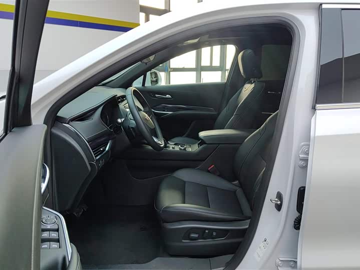 Фото 9 - Cadillac XT4