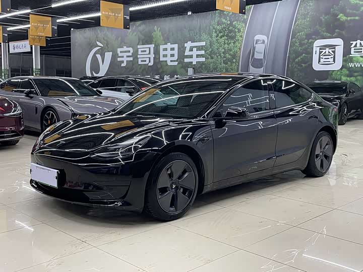 Фото 1 - Tesla Model 3