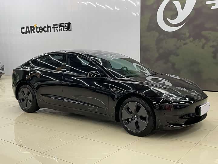 Фото 3 - Tesla Model 3