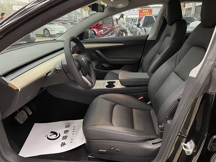 Фото 4 - Tesla Model 3