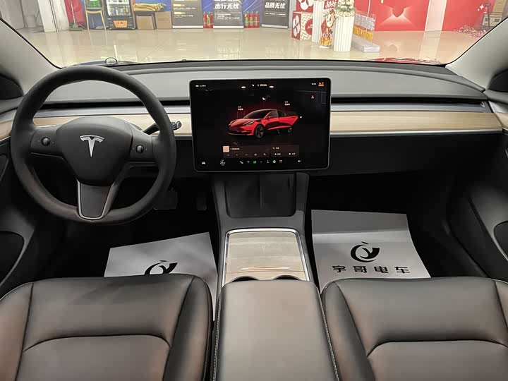 Фото 6 - Tesla Model 3