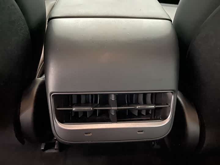 Фото 8 - Tesla Model 3