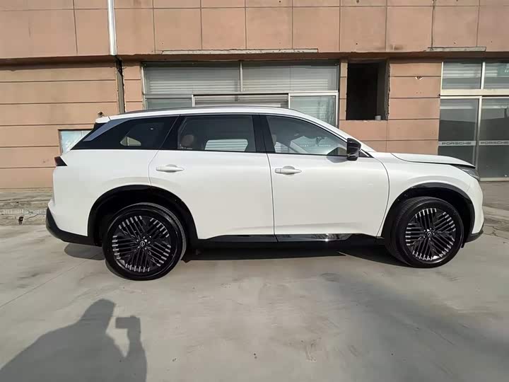 Фото 5 - Nissan Pathfinder