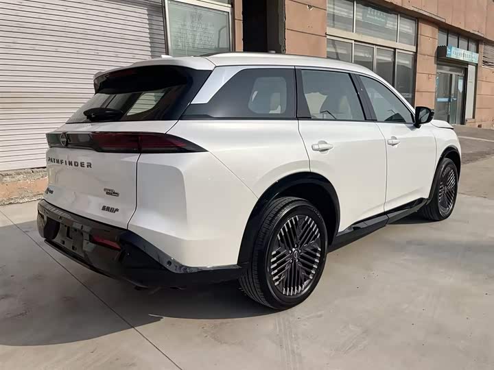 Фото 6 - Nissan Pathfinder