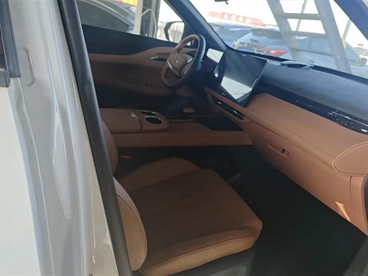 Фото 8 - Changan UNI-Z Hybrid