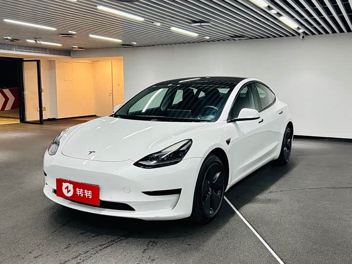 Фото 1 - Tesla Model 3