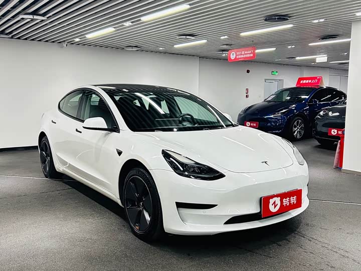 Фото 3 - Tesla Model 3