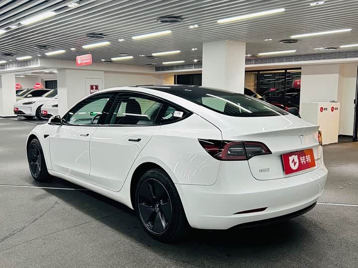 Фото 5 - Tesla Model 3