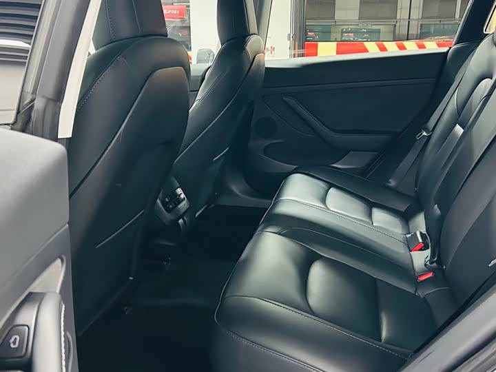 Фото 8 - Tesla Model 3