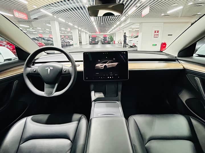 Фото 9 - Tesla Model 3