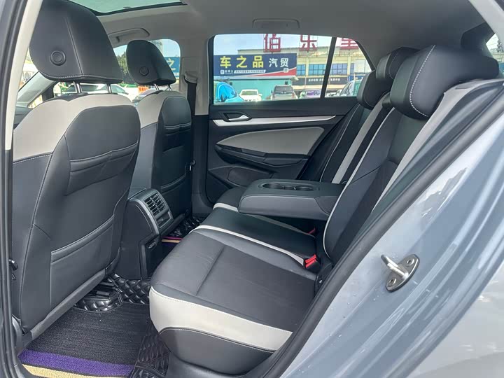 Фото 5 - Volkswagen Golf