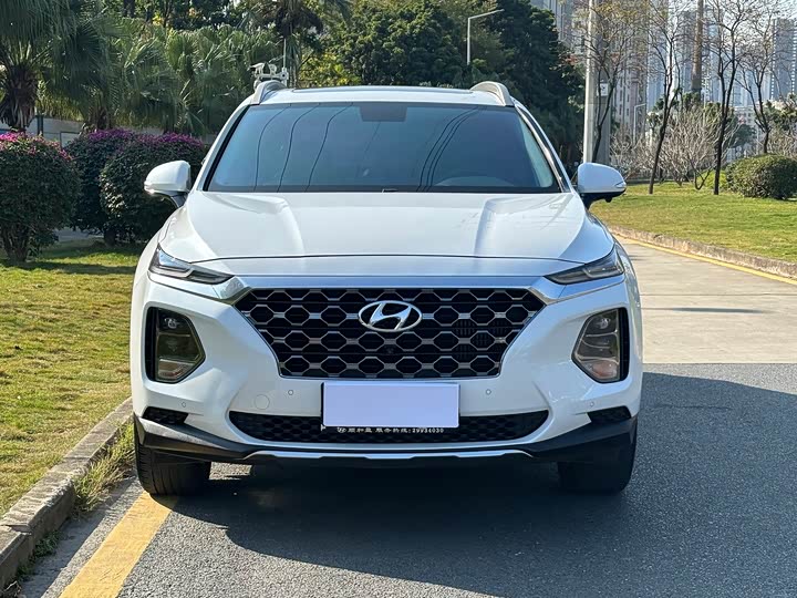 Фото 2 - Hyundai Santa Fe