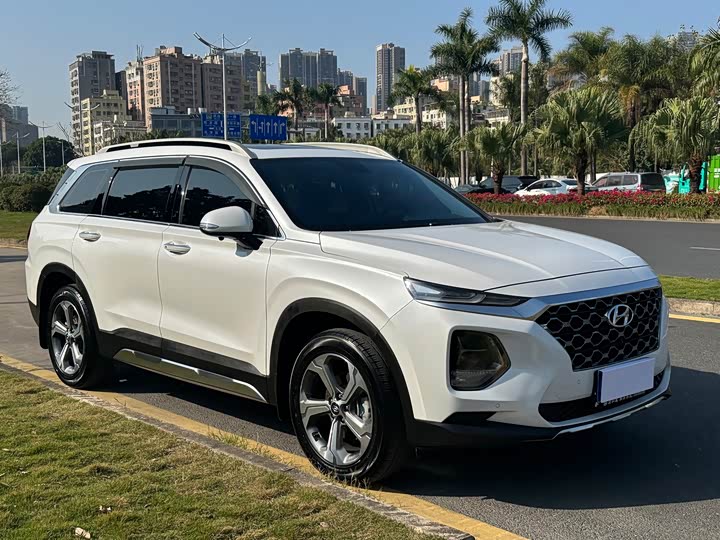 Фото 3 - Hyundai Santa Fe