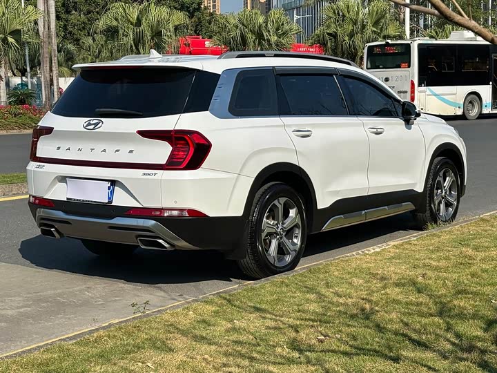 Фото 6 - Hyundai Santa Fe