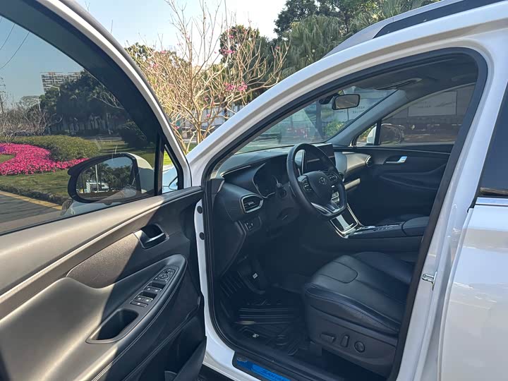 Фото 7 - Hyundai Santa Fe