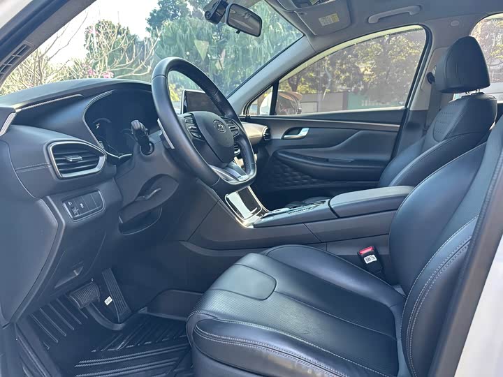 Фото 8 - Hyundai Santa Fe