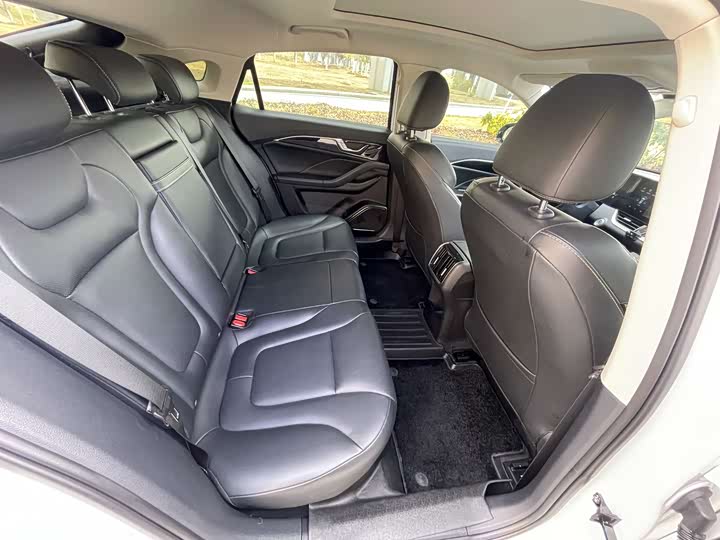 Фото 6 - Bestune B70