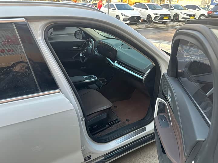 Фото 8 - BMW iX1