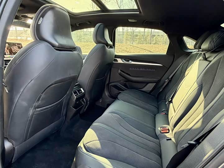 Фото 5 - Geely Preface