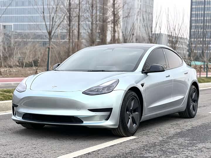 Фото 1 - Tesla Model 3