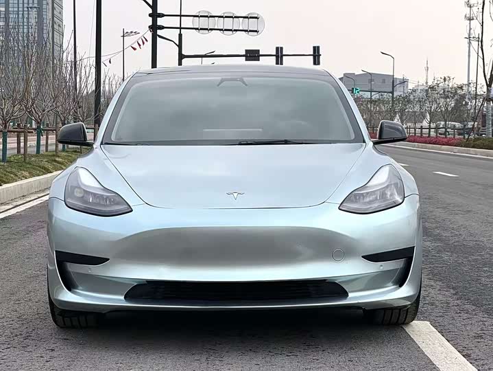 Фото 2 - Tesla Model 3