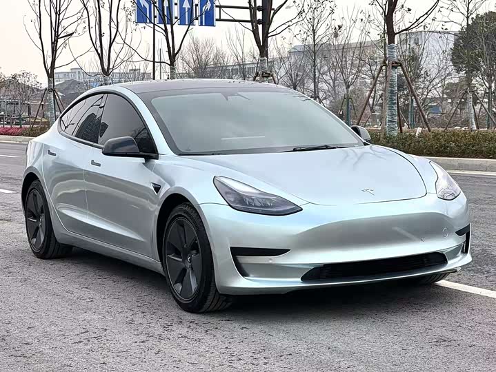 Фото 3 - Tesla Model 3