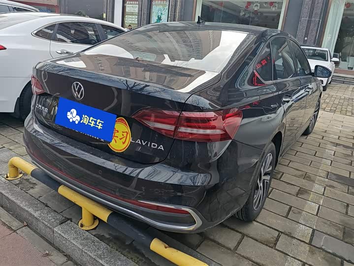 Фото 3 - Volkswagen Lavida