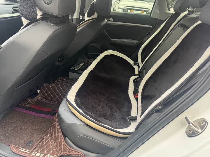 Фото 8 - Volkswagen Lavida