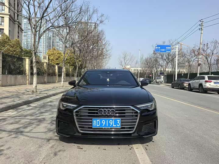 Фото 1 - Audi A6L