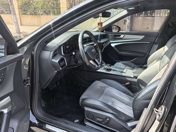 Фото 4 - Audi A6L