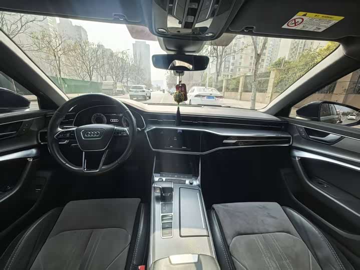 Фото 6 - Audi A6L