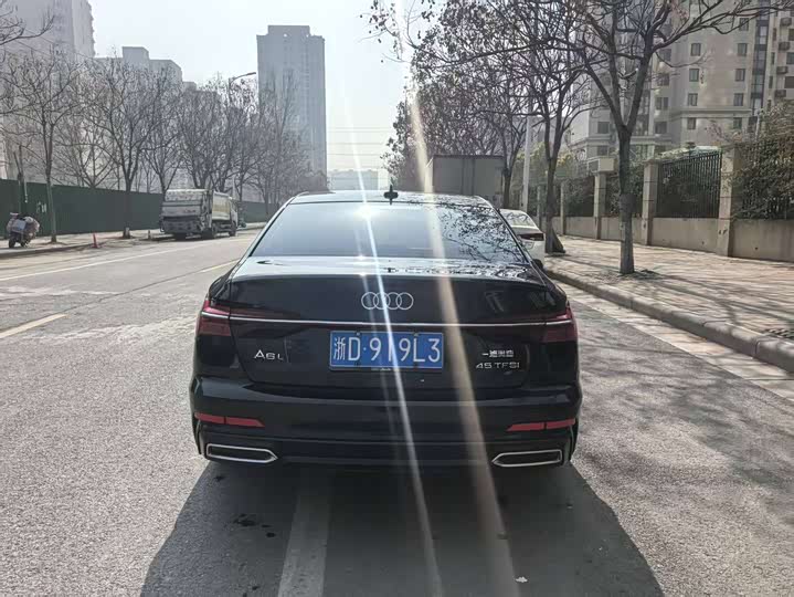 Фото 7 - Audi A6L