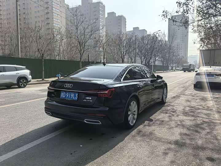 Фото 9 - Audi A6L