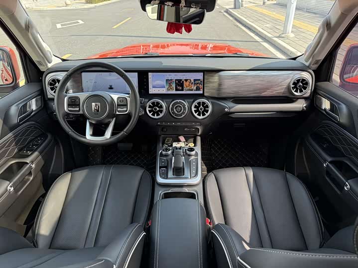 Фото 6 - Tank 300