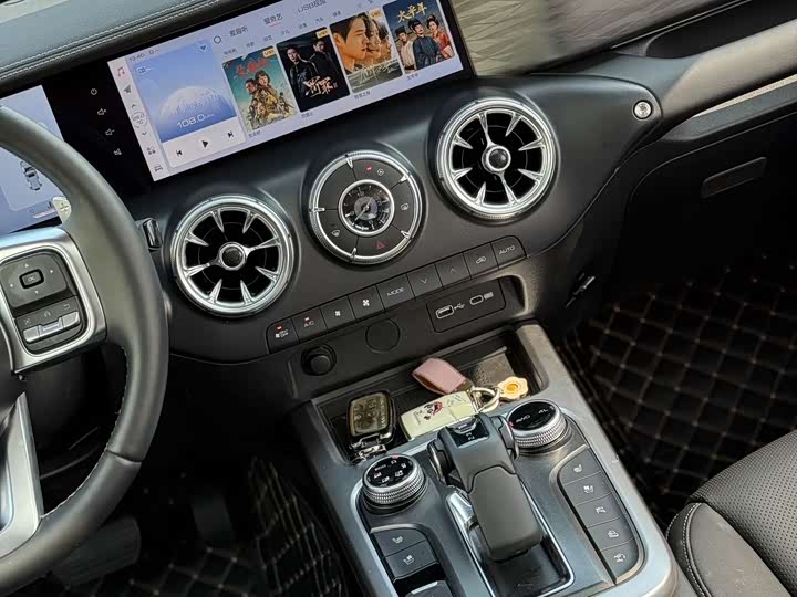 Фото 8 - Tank 300