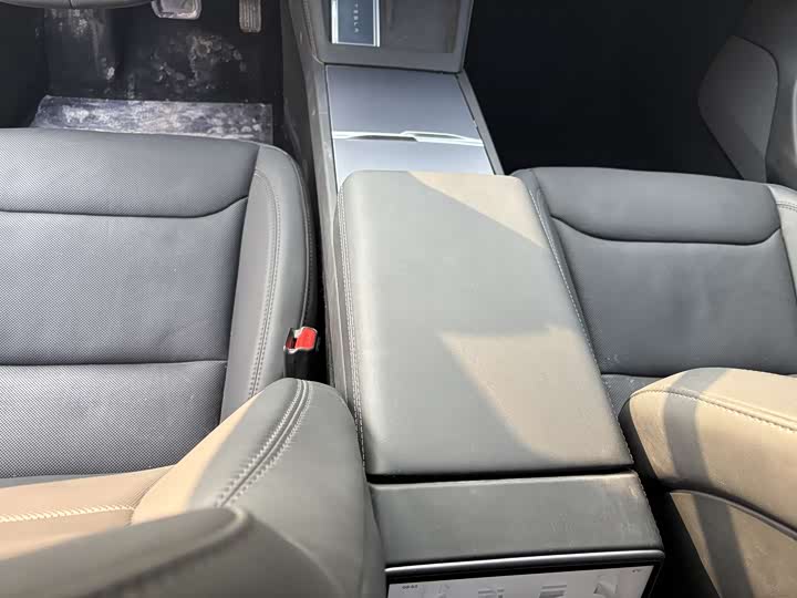 Фото 8 - Tesla Model 3