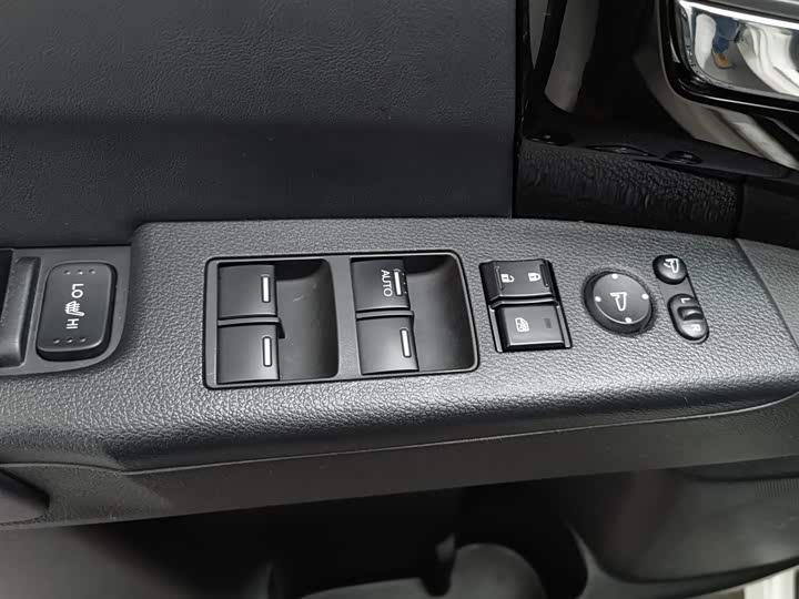 Фото 9 - Honda Elysion