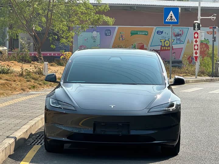 Фото 2 - Tesla Model 3