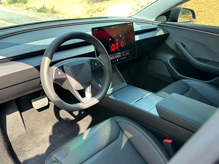 Фото 3 - Tesla Model 3