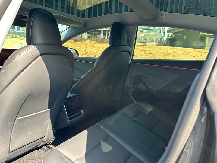 Фото 5 - Tesla Model 3